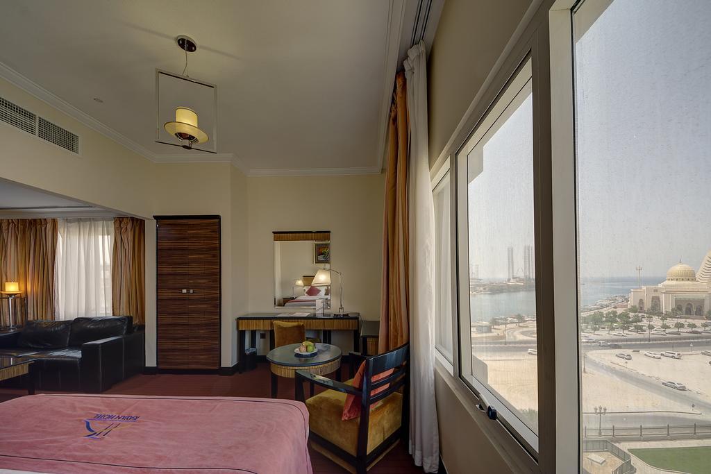 Rayan Hotel Corniche Sardzsa Kültér fotó